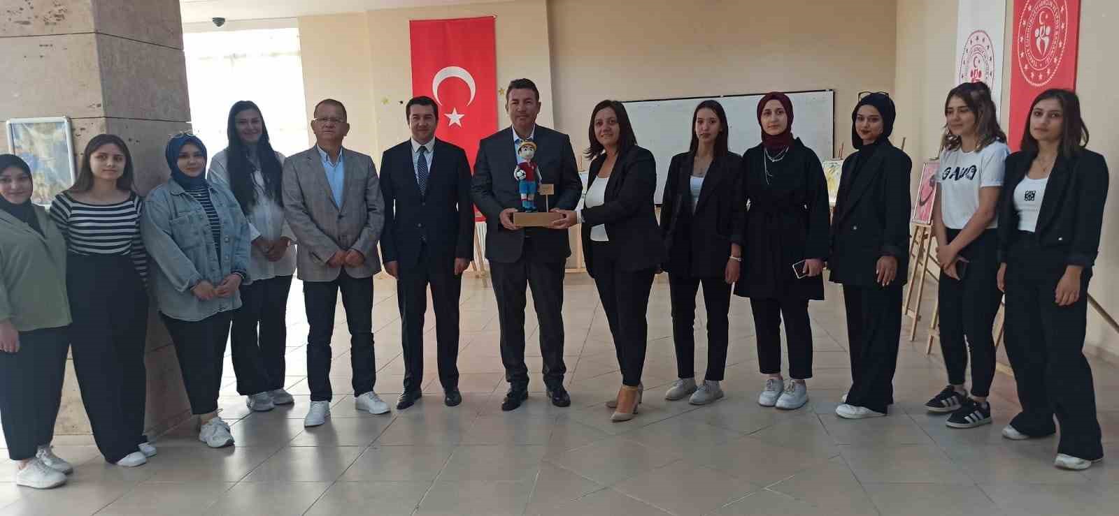 Devrekli &ouml;ğrencilerden karma sergi
