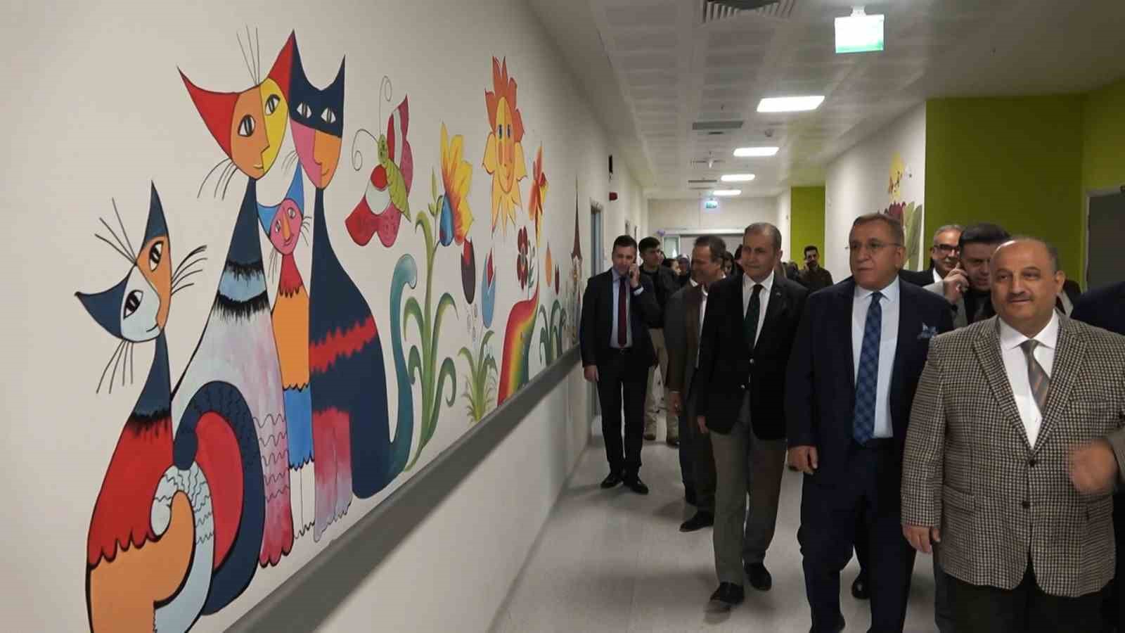 Yalova’da hastane koridorları sanat galerisine döndü
