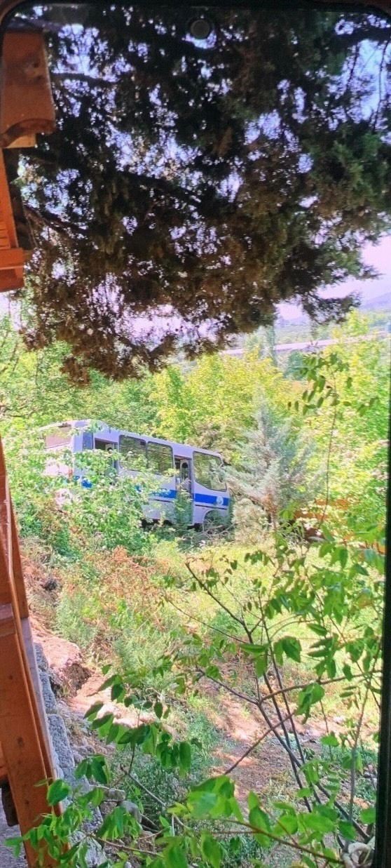 Cenaze d&ouml;n&uuml;ş&uuml; freni patlayan belediyeye ait midib&uuml;s u&ccedil;uruma yuvarlandı: 9 yaralı
