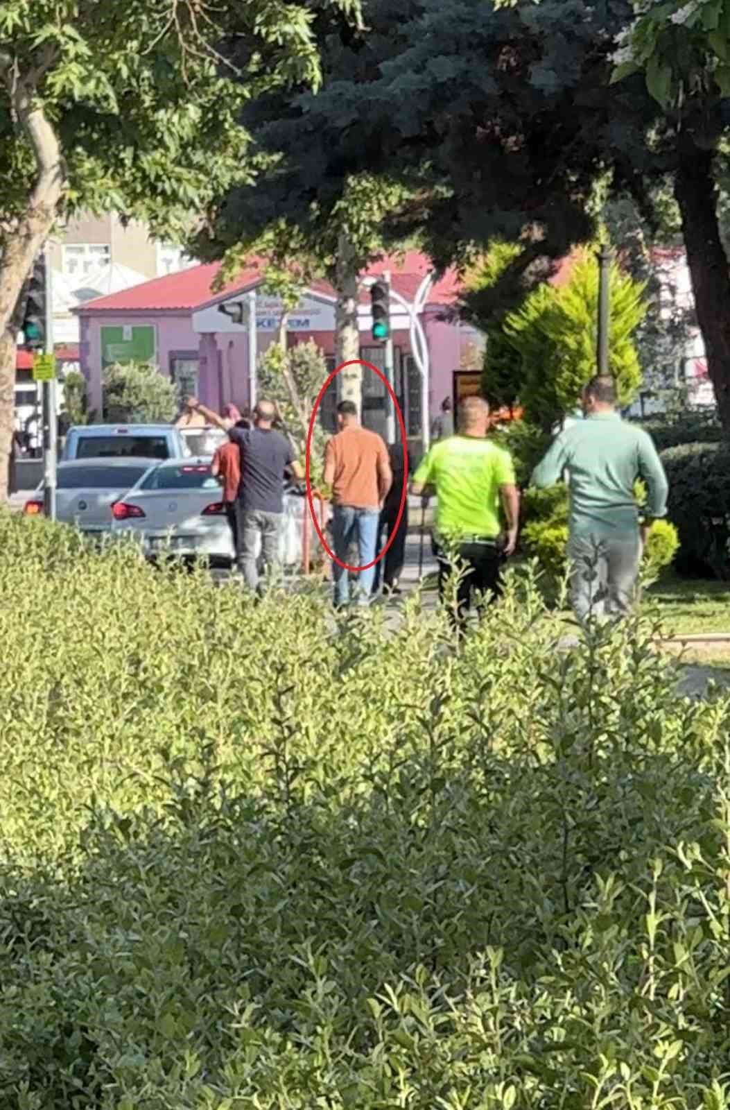 Yolun karşısına ge&ccedil;erken otomobilin &ccedil;arptığı &ccedil;ocuk ağır yaralandı
