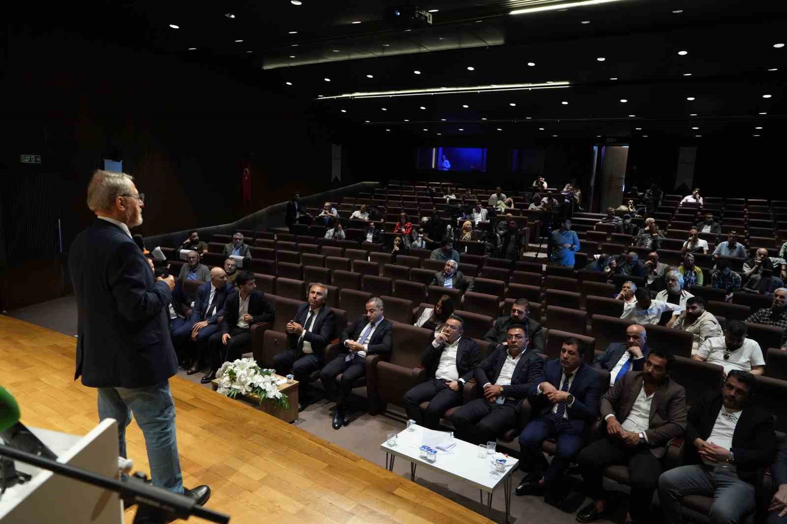 Prof. Dr. G&ouml;r&uuml;r: "&rsquo;Benim &uuml;lkem deprem &uuml;lkesi&rsquo; diyelim, deprem diren&ccedil;li yerleşim alanları yapalım, bu işi k&ouml;kten &ccedil;&ouml;zelim"
