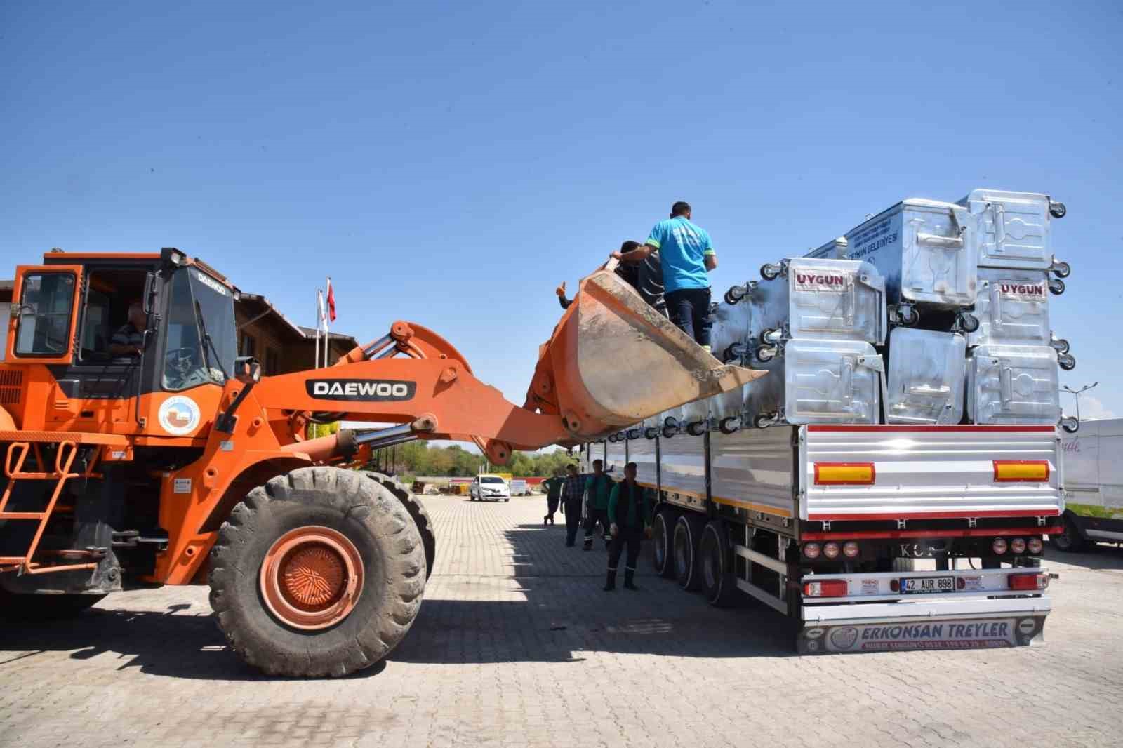 Başkan Aydar Ceyhan&rsquo;a 300 yeni &ccedil;&ouml;p konteyneri kazandırdı
