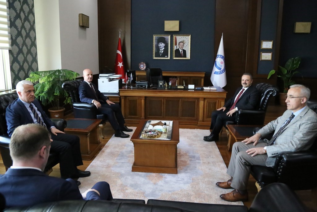 Y&Ouml;K Başkanı &Ouml;zvar AS&Uuml;&rsquo;de &ouml;ğrencilerle buluştu
