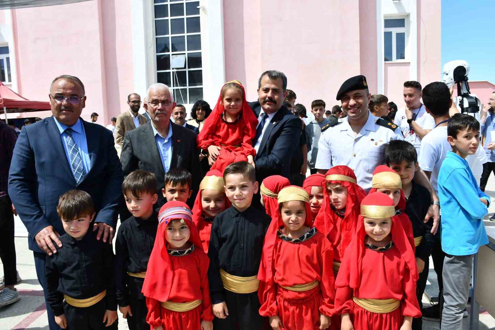 Vezirk&ouml;pr&uuml;&rsquo;de bilim fuarı
