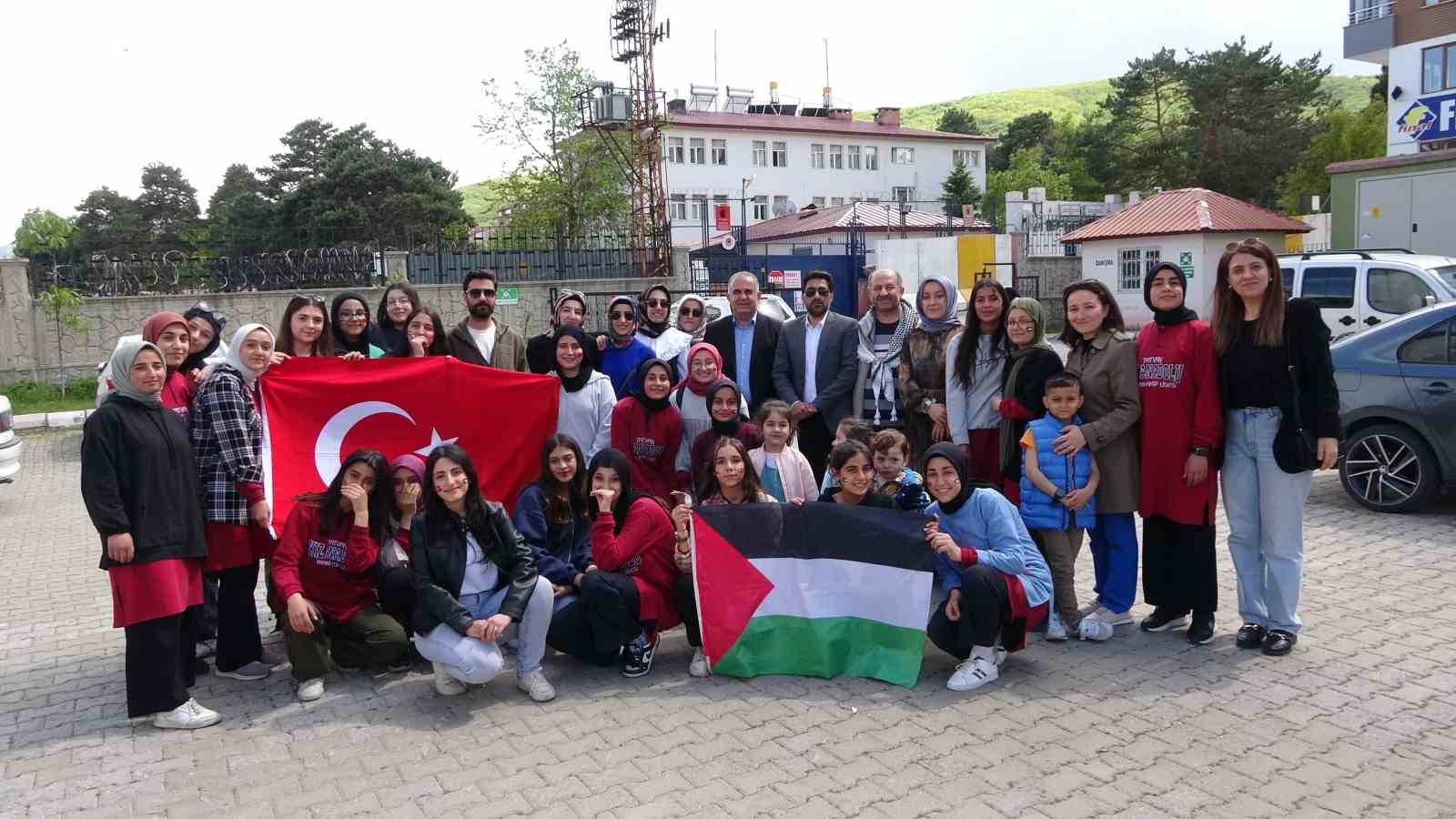 Tatvanlı &ouml;ğrenciler Filistin yararına hayır kampanyası d&uuml;zenledi
