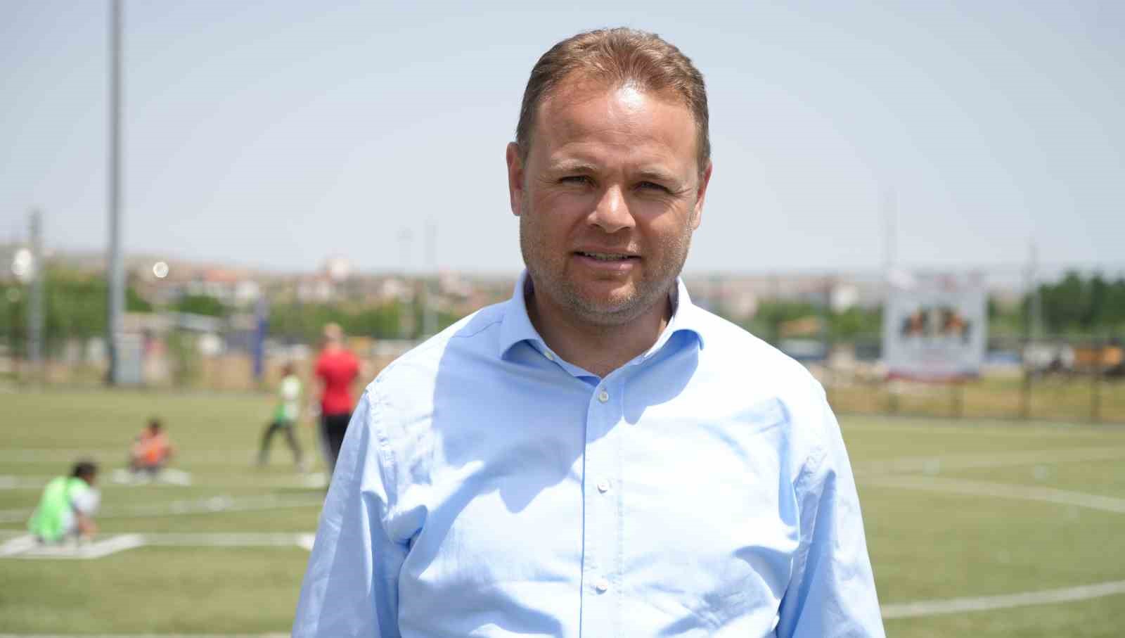 Y&uuml;zlerce &ccedil;ocuk, teknolojiden uzak geleneksel oyunlarla&nbsp;eğlendi
