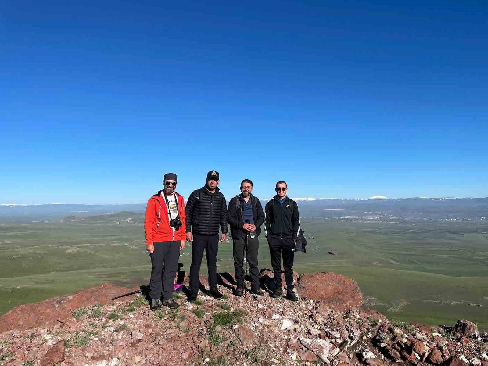 Kars Üçler Tepesi’nde dikkat çeken ayrıntı