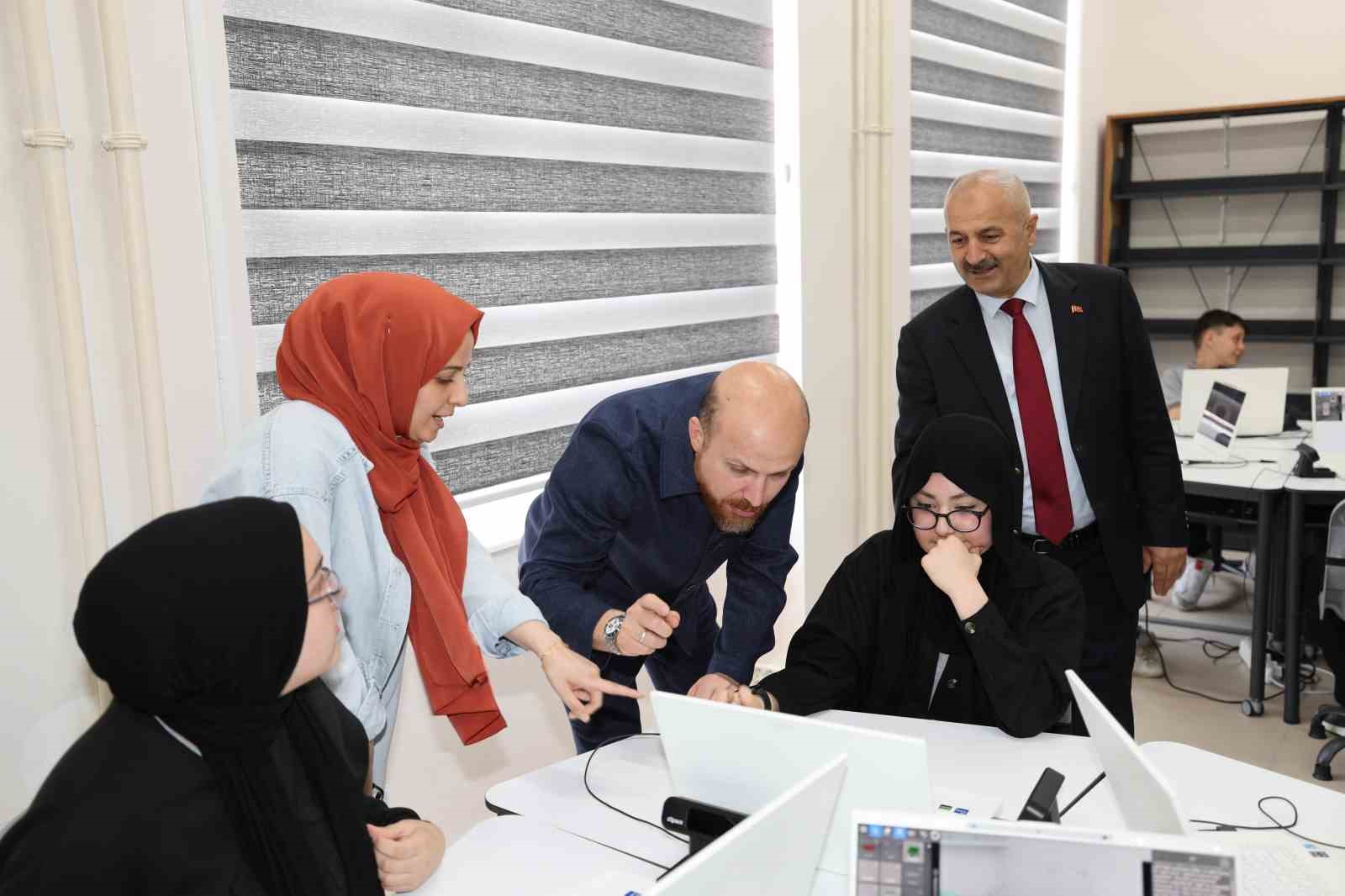 Bilal Erdoğan’dan Güzide Gençlik Merkezi’ne ziyaret
