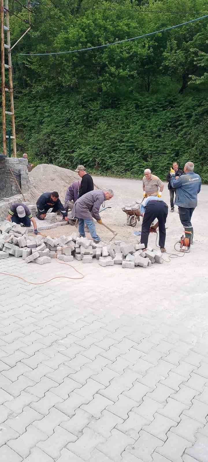K&ouml;y halkı birlik oldu el ele &ccedil;alıştı
