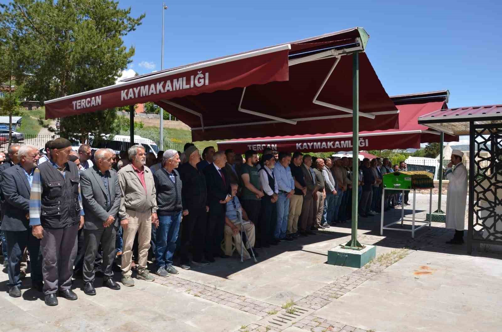 Fırat Nehrinde cesedi bulunan G&uuml;ndoğdu son yolculuğuna uğurlandı
