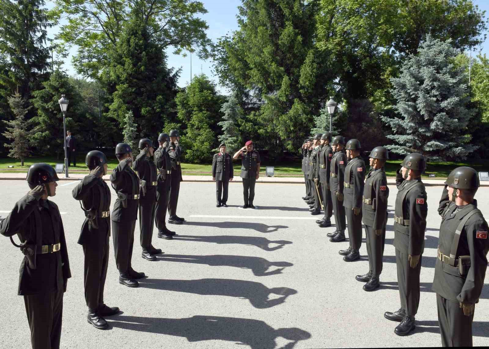 Kara Kuvvetleri Komutanı Orgeneral Bayraktaroğlu, Malezyalı mevkidaşını ağırladı
