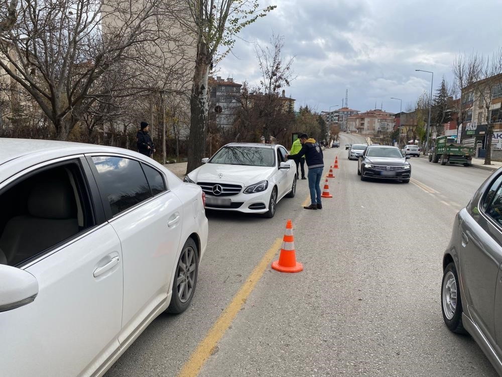 &Ccedil;orum polisinin şok uygulamaları s&uuml;r&uuml;yor
