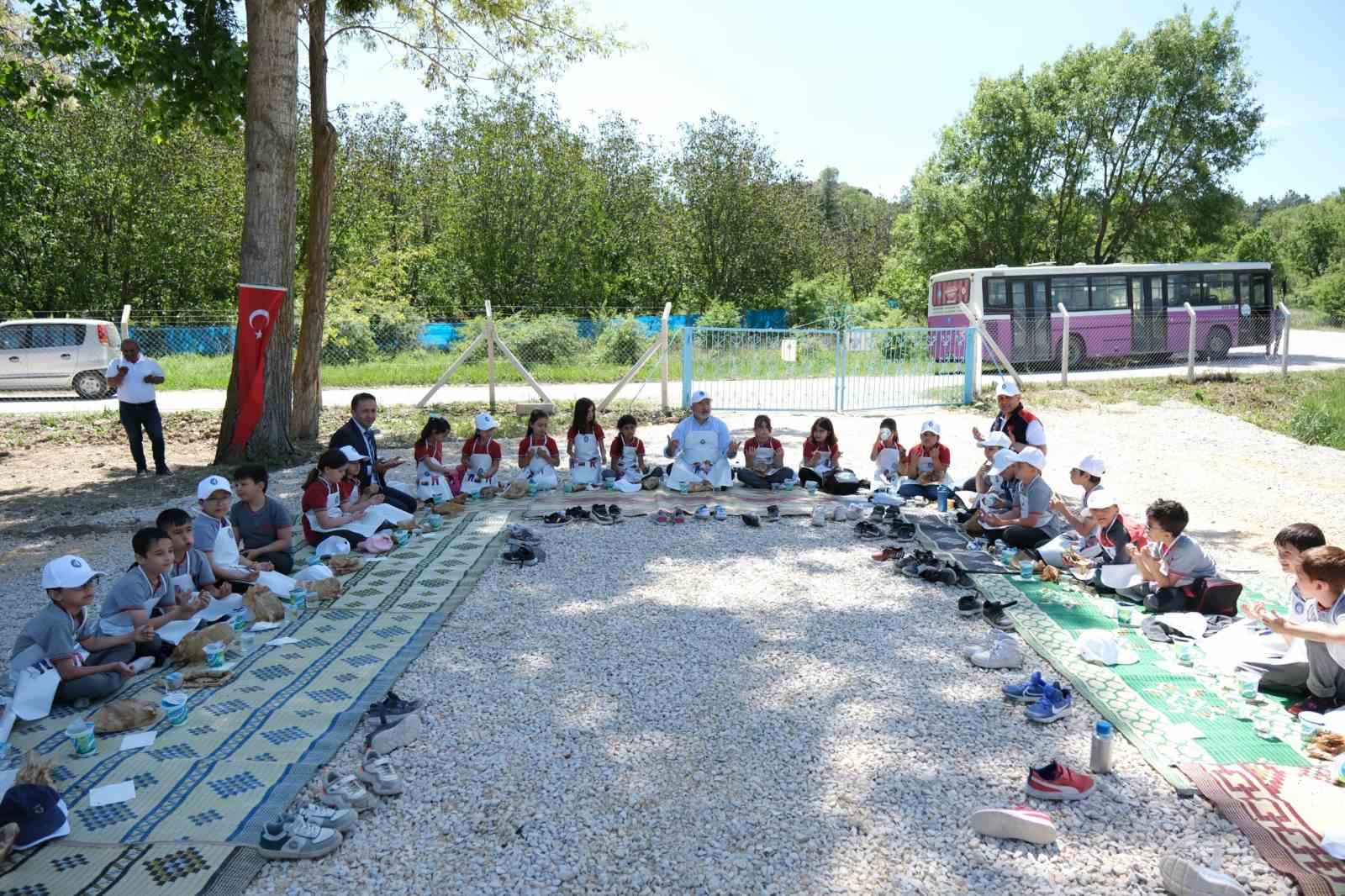 Çorum’da minikler fideleri toprakla buluşturdu