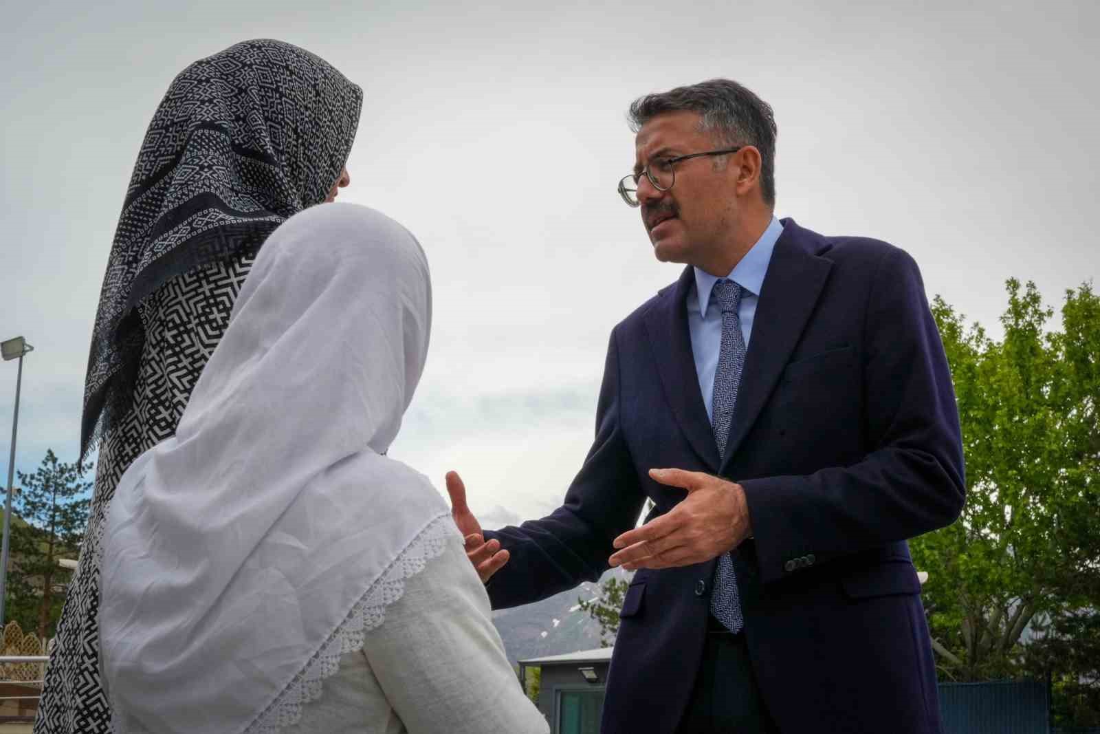 Vali Ali &Ccedil;elik, vatandaşların sorunlarını dinledi
