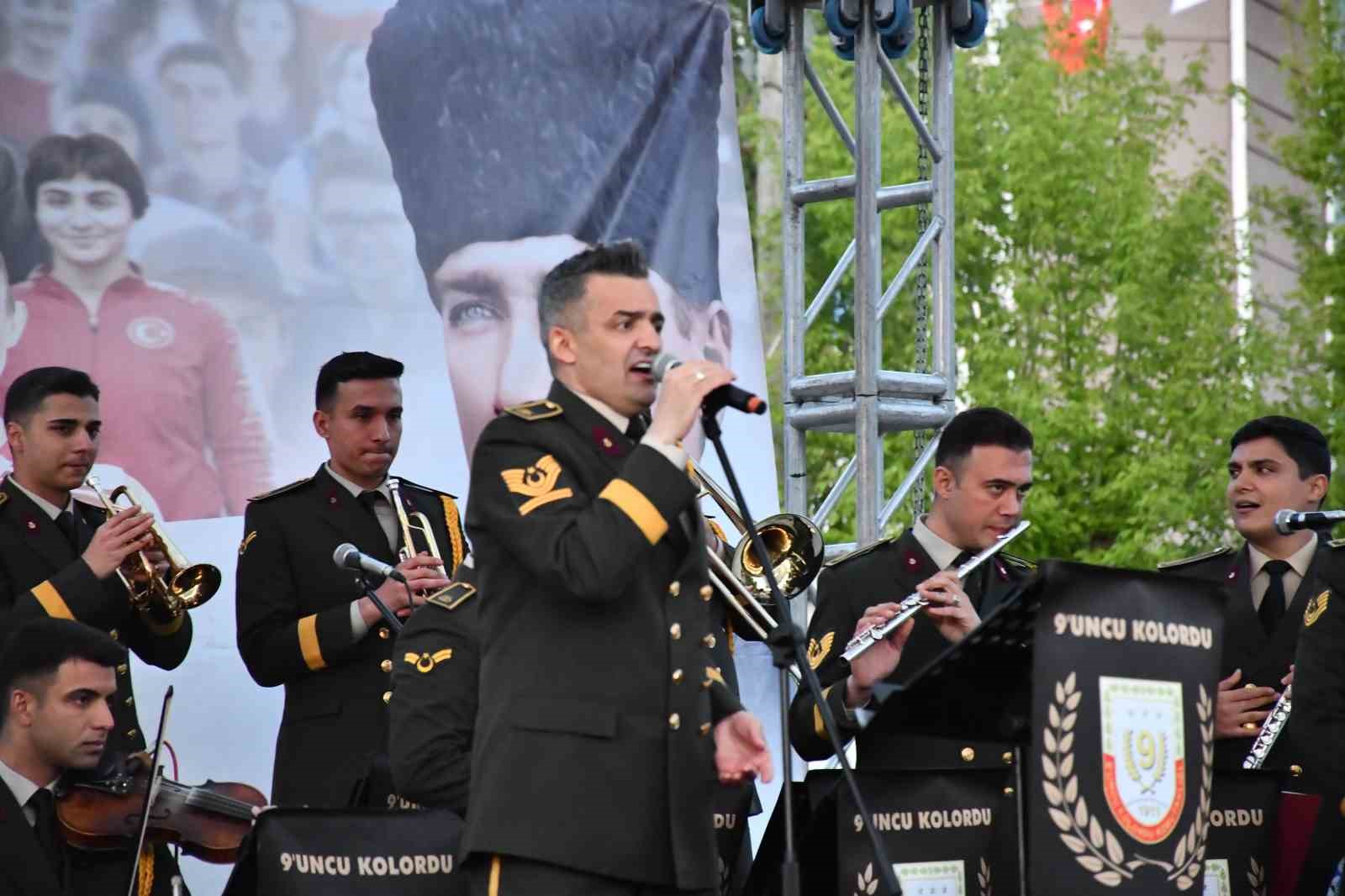 Ardahan’da askeri bandoya yoğun ilgi