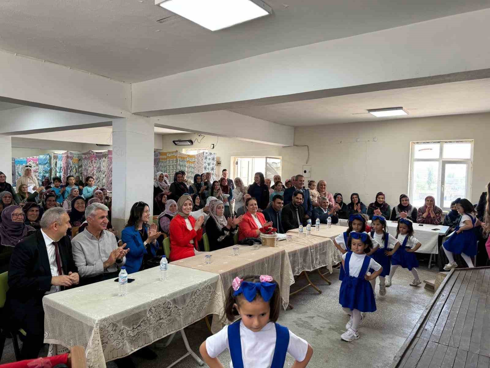 Yıldıztepe’de Okuma Yazma Kursu’na katılanlar belgelerini aldı