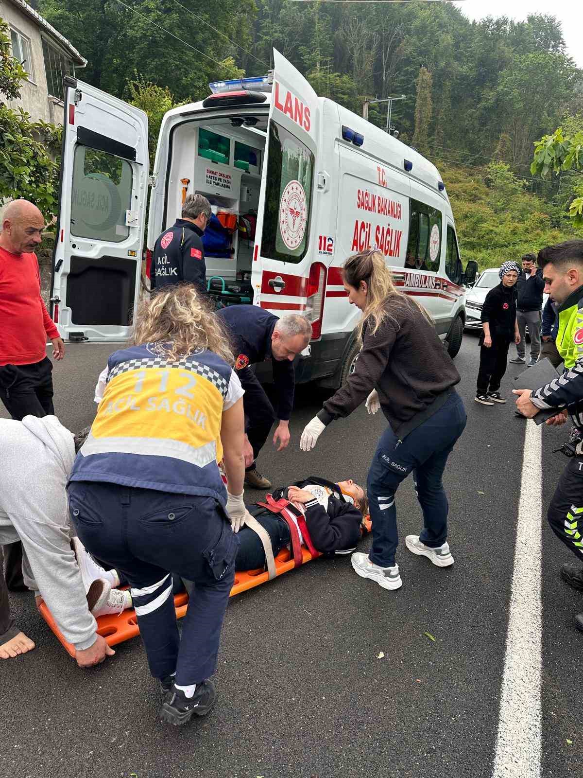 Direksiyon hakimiyetini kaybeden s&uuml;r&uuml;c&uuml; şarampole devrildi
