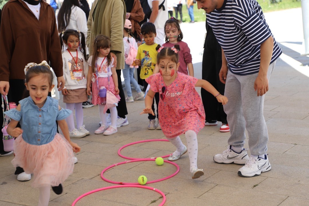 EBY&Uuml;&rsquo;de Minik &Uuml;niversiteliler Bilim ve Sanat Şenliği d&uuml;zenlendi
