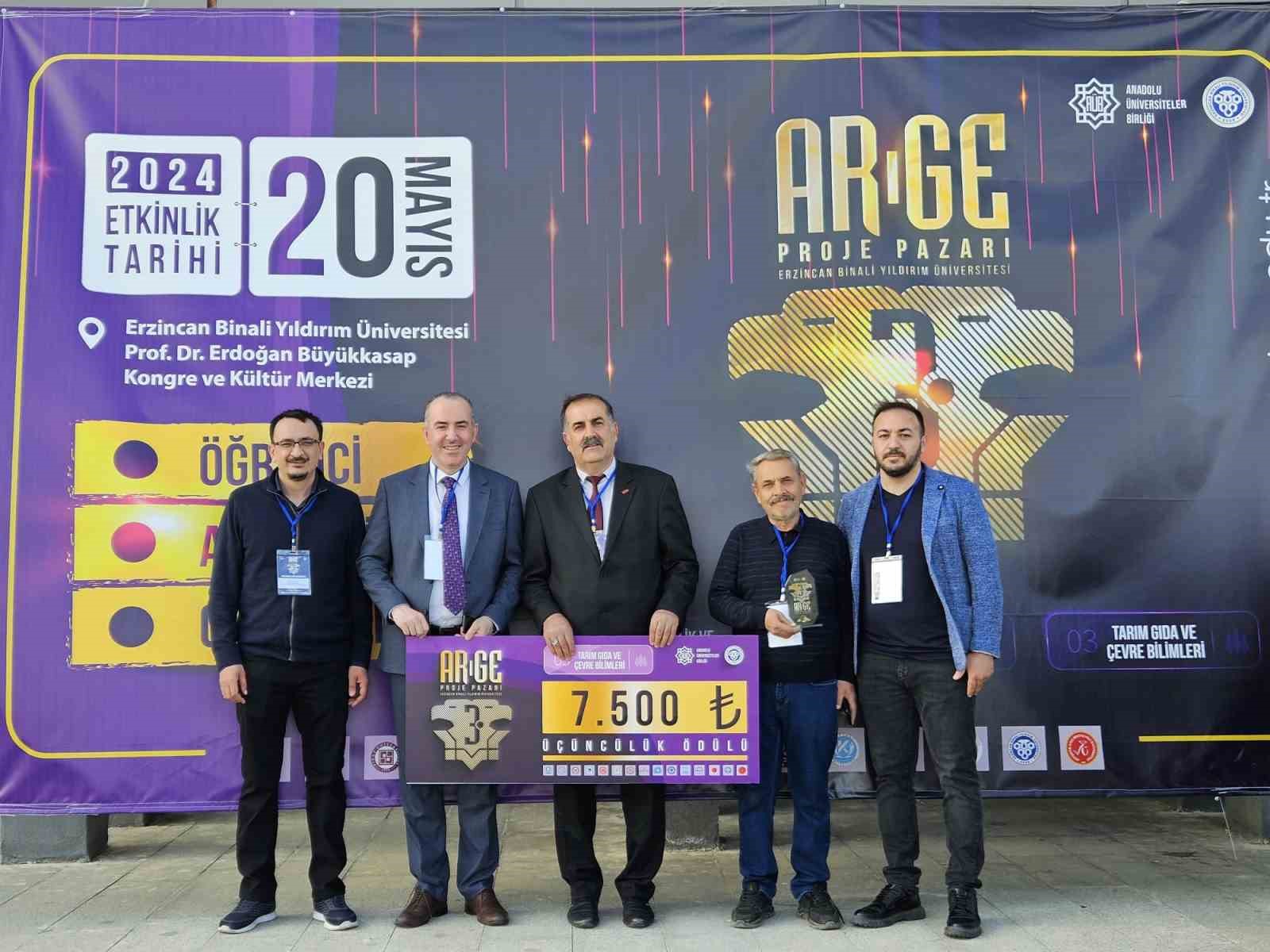 &Ccedil;akşır Otu Projesi &ouml;d&uuml;l aldı
