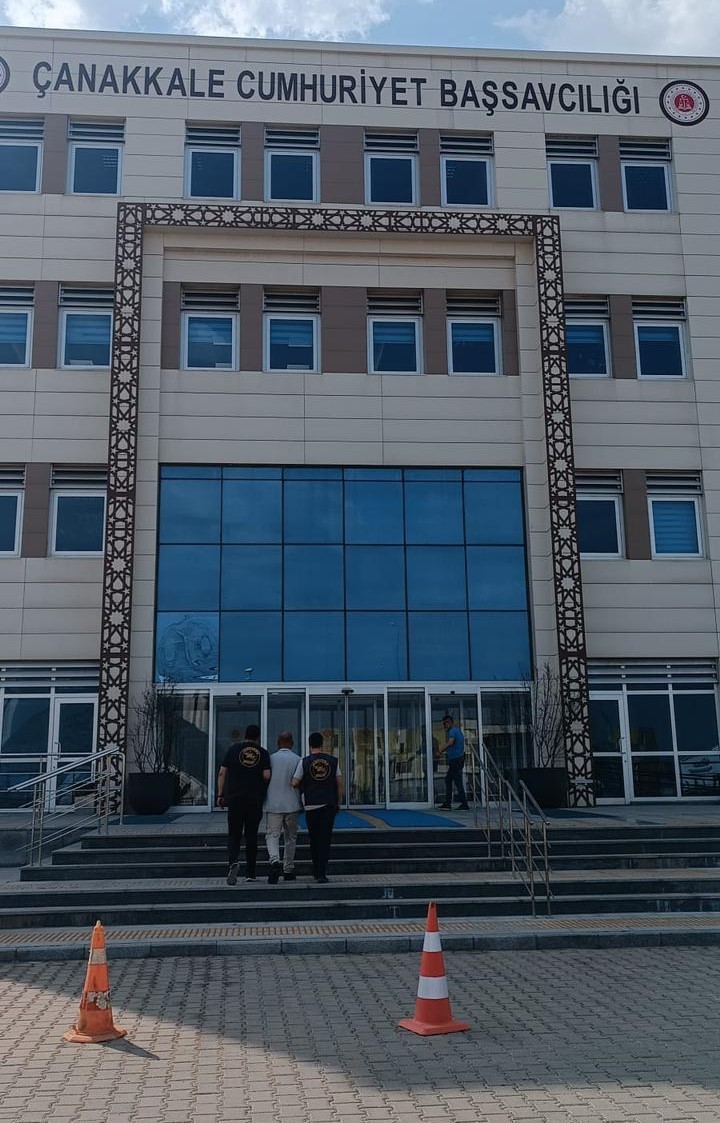 Uyuşturucu taciri su&ccedil; makinesi, jandarmadan ka&ccedil;amadı
