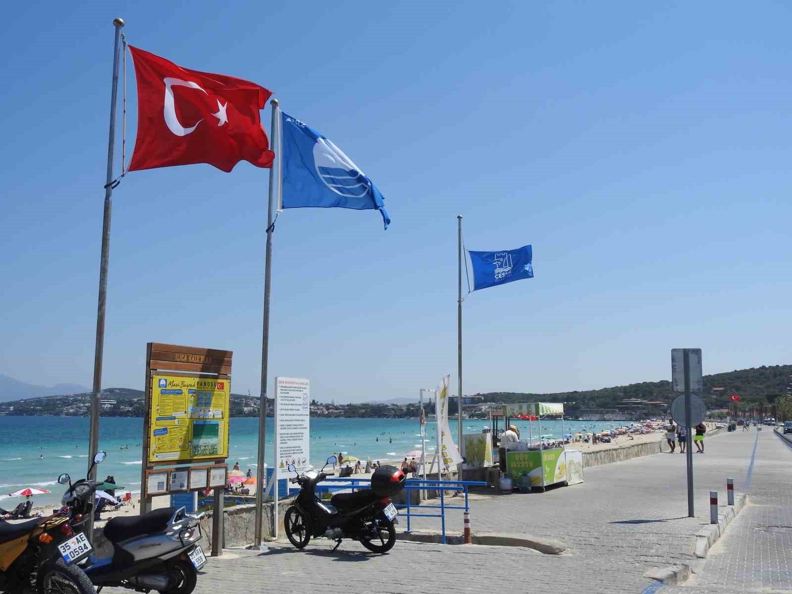 &Ccedil;eşme&rsquo;de 13 plaj ve 3 marinaya Mavi Bayrak
