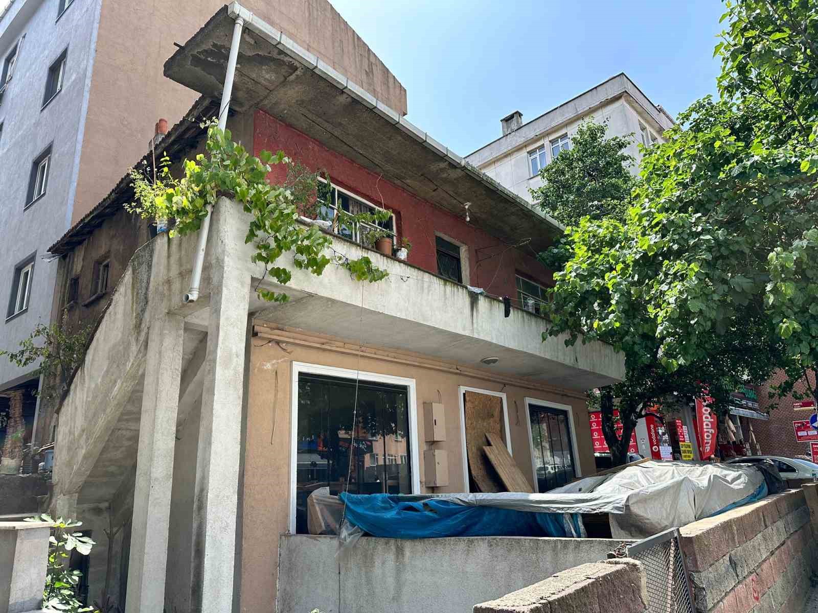 Ümraniye’de miras cinayeti: Annesi ve kardeşini öldürdü