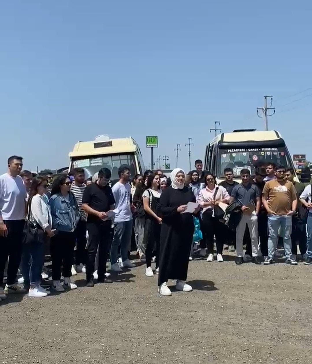 Öğrenciler, belediyenin minibüs zammına karşı eylem başlattı
