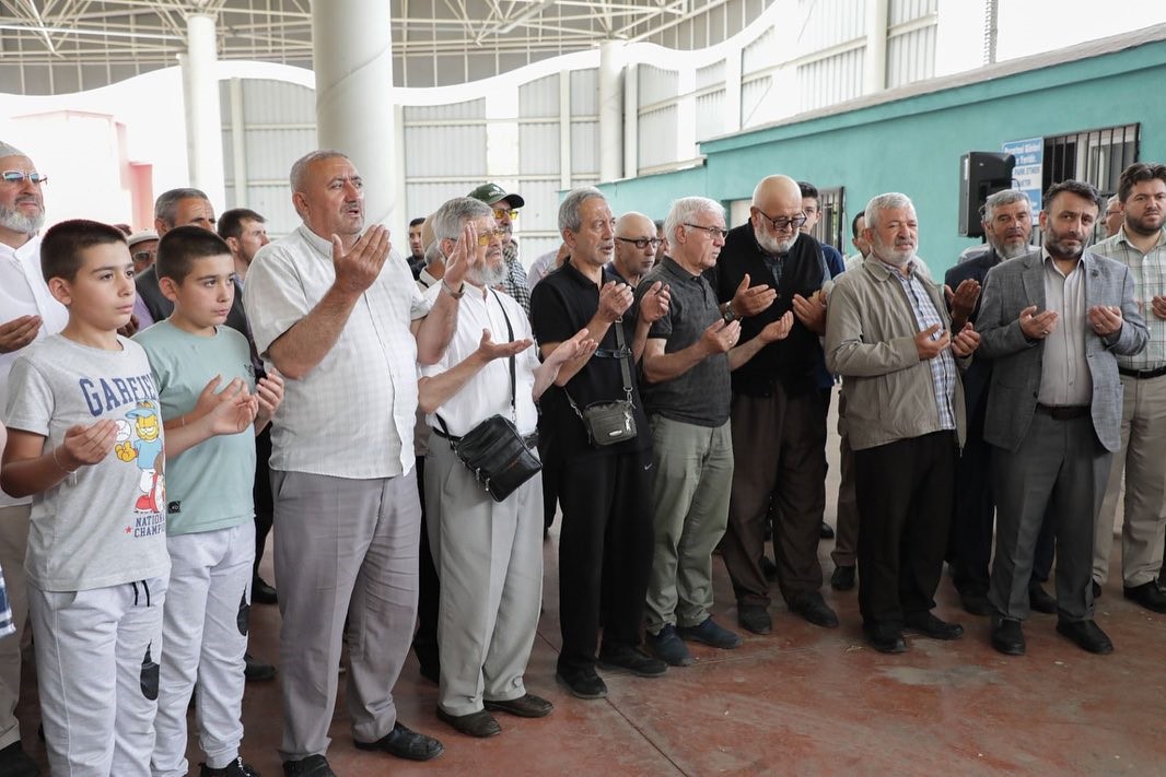 K&uuml;tahya&rsquo;da hacı adayları kutsal topraklara uğurlandı

