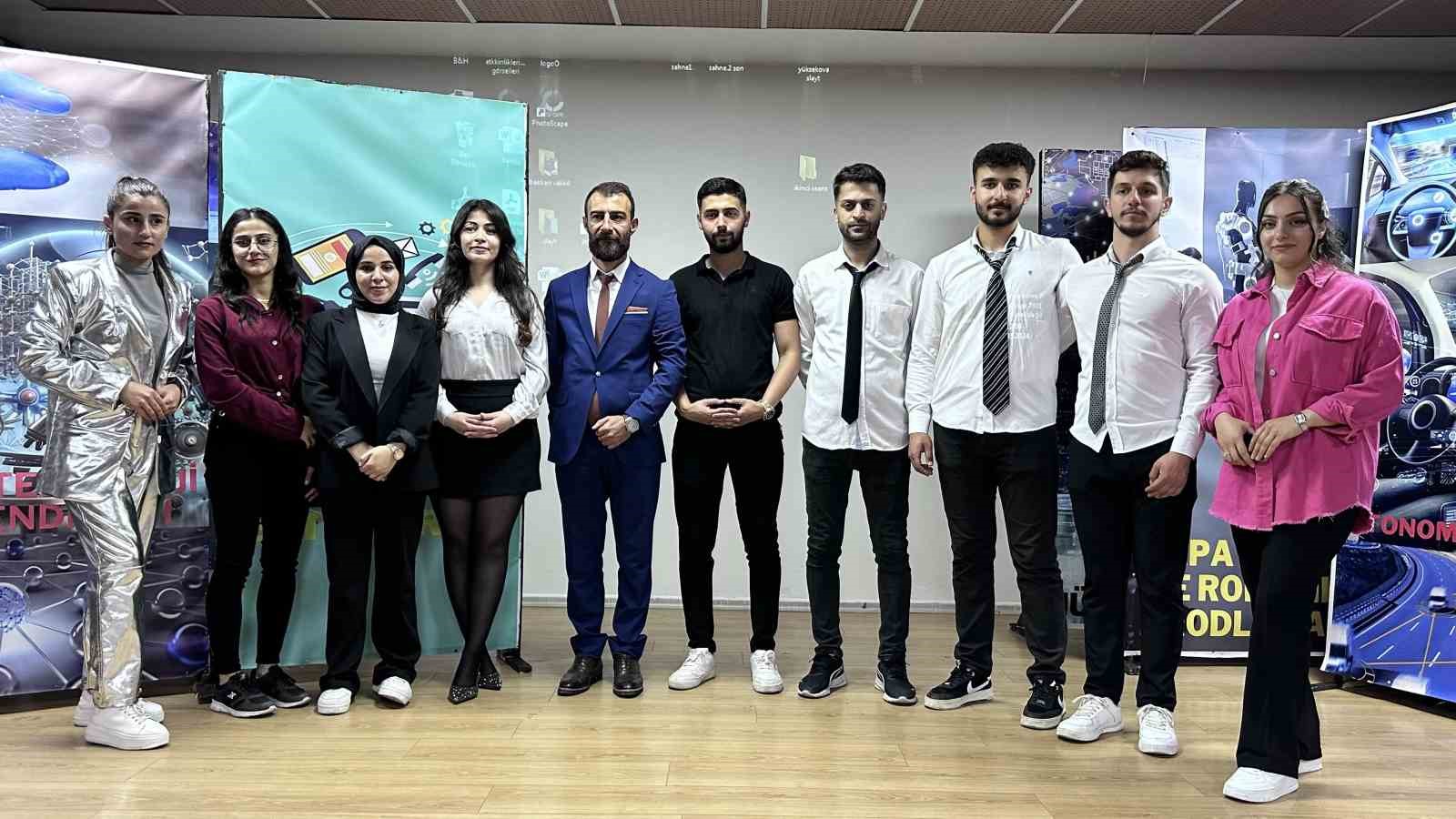 Y&uuml;ksekova&rsquo;da &ldquo;Geleceğin Teknoloji Yıldızları Yetişiyor&rdquo; programı tiyatroyla tanıtıldı

