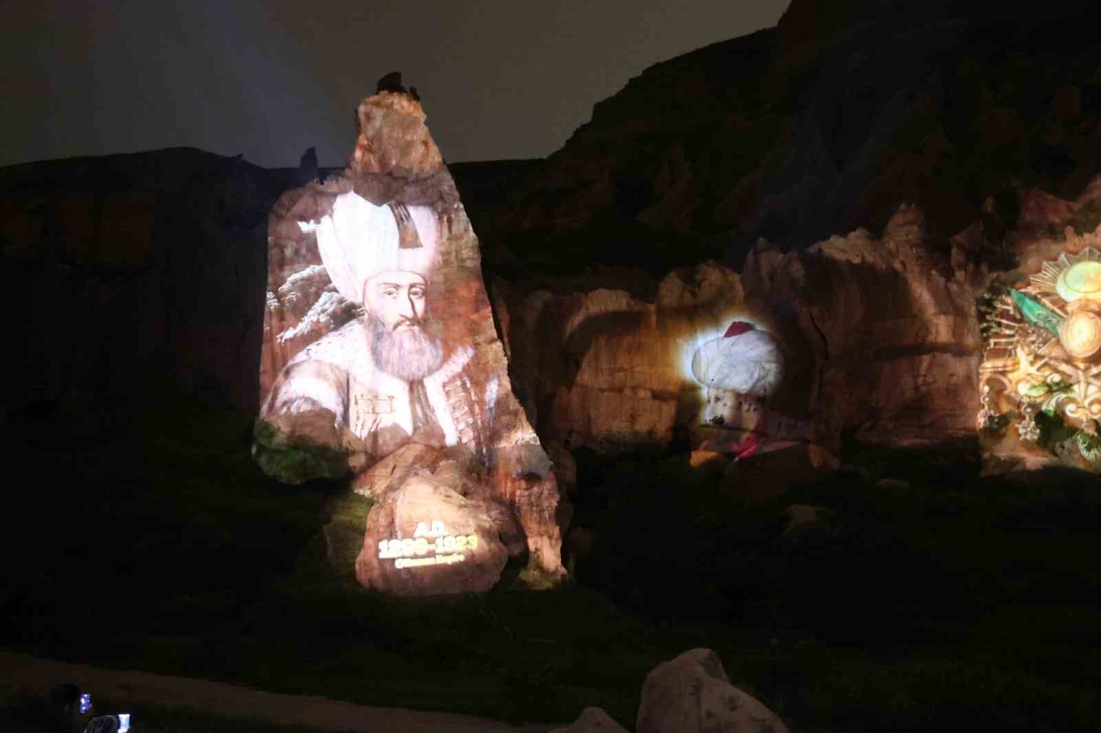 Kapadokya’nın tarihi peribacalarına yansıtıldı
