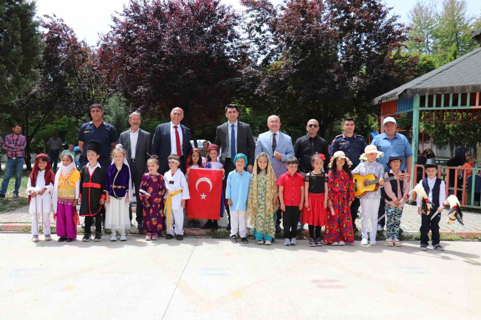 Dereköy Şehit Fatih Seven Ortaokulunda Bilim Fuarı açıldı
