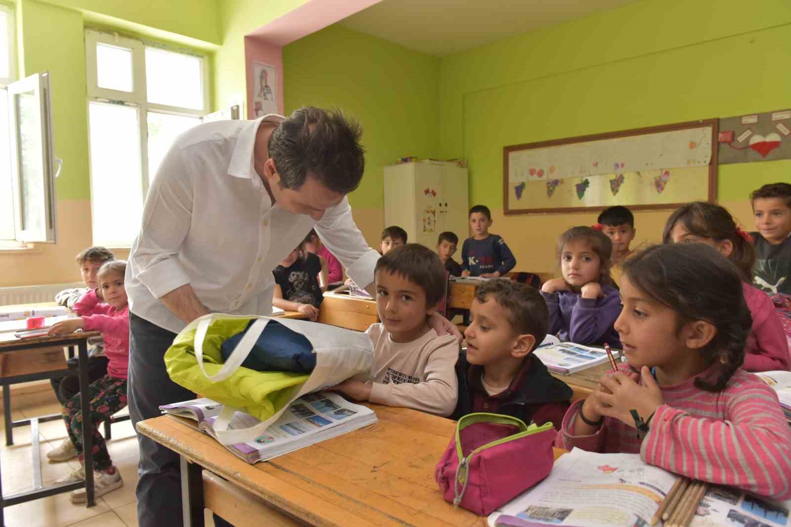 Karadağ: "Halkımız hizmetin en iyisine layık"
