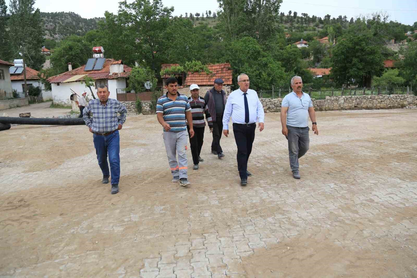 Başkan Arslan mahallelerdeki &ccedil;alışmaları yerinde inceledi
