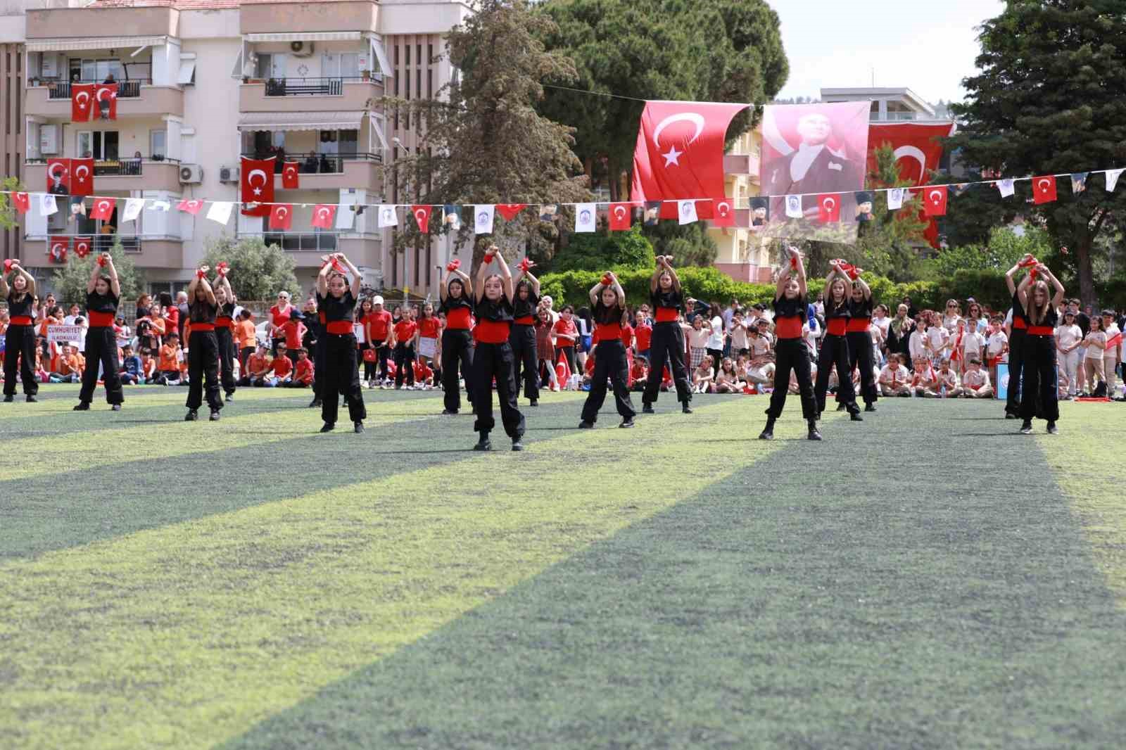 Selçuk’ta halk oyunlarına ilgi giderek artıyor
