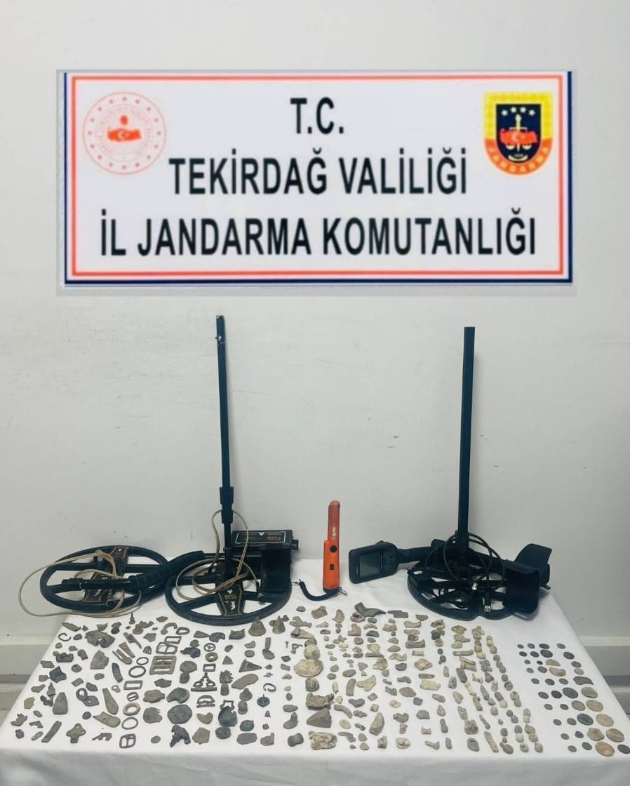 Tekirdağ&rsquo;da uyuşturucu, silah ve tarihi eser operasyonu
