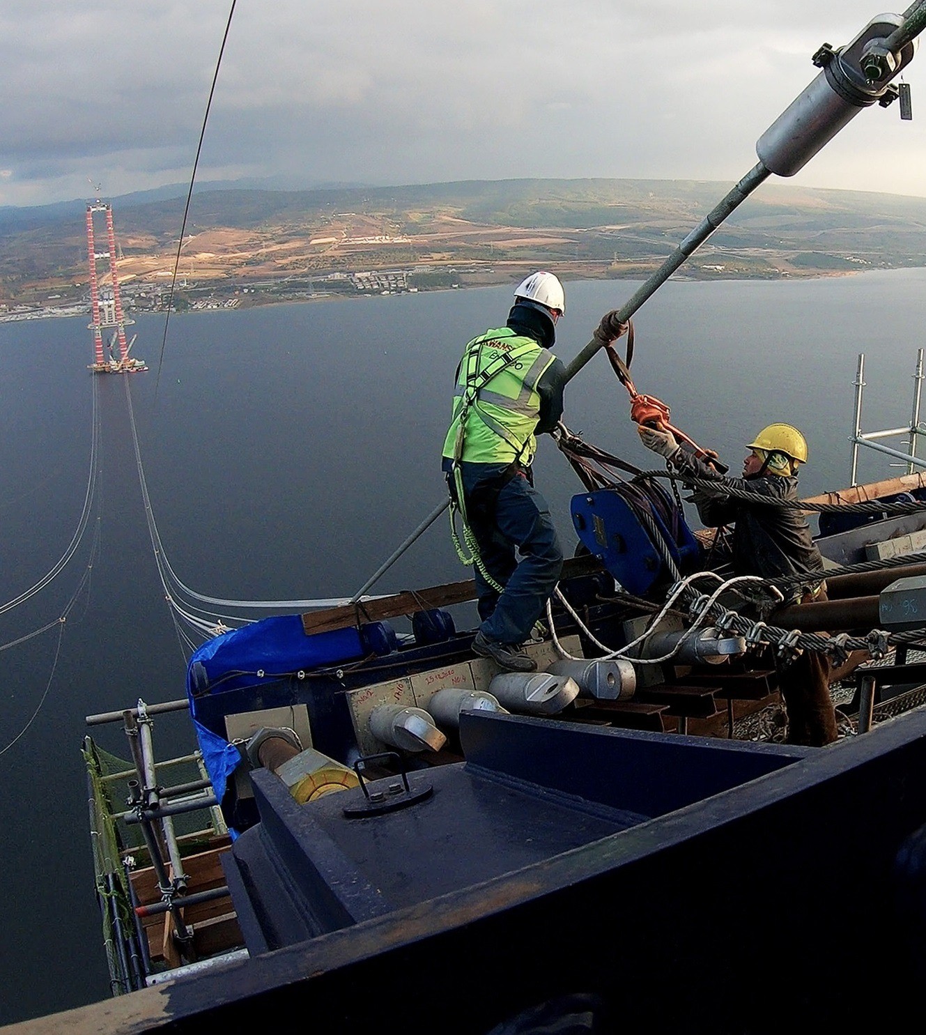 1915 &Ccedil;anakkale K&ouml;pr&uuml;s&uuml; ve Otoyolu&rsquo;nda 30 bin kişi &ccedil;alıştı
