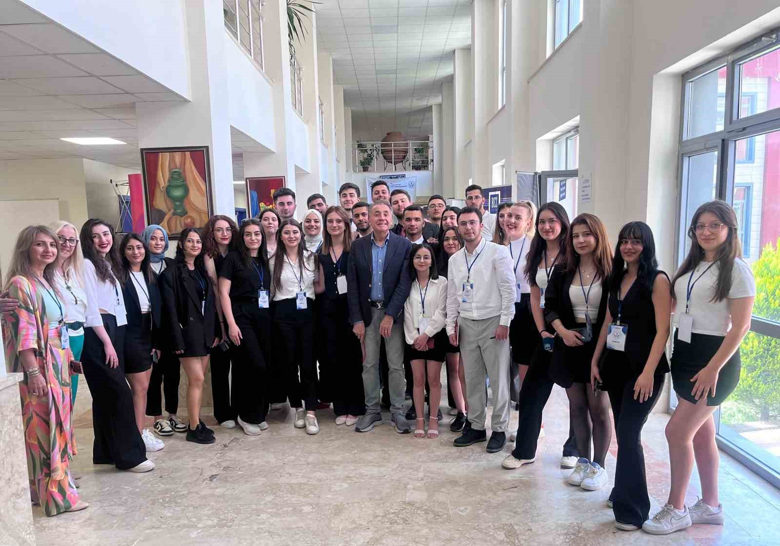 Geleceğin işletmecileri iş d&uuml;nyası ile buluşturdu
