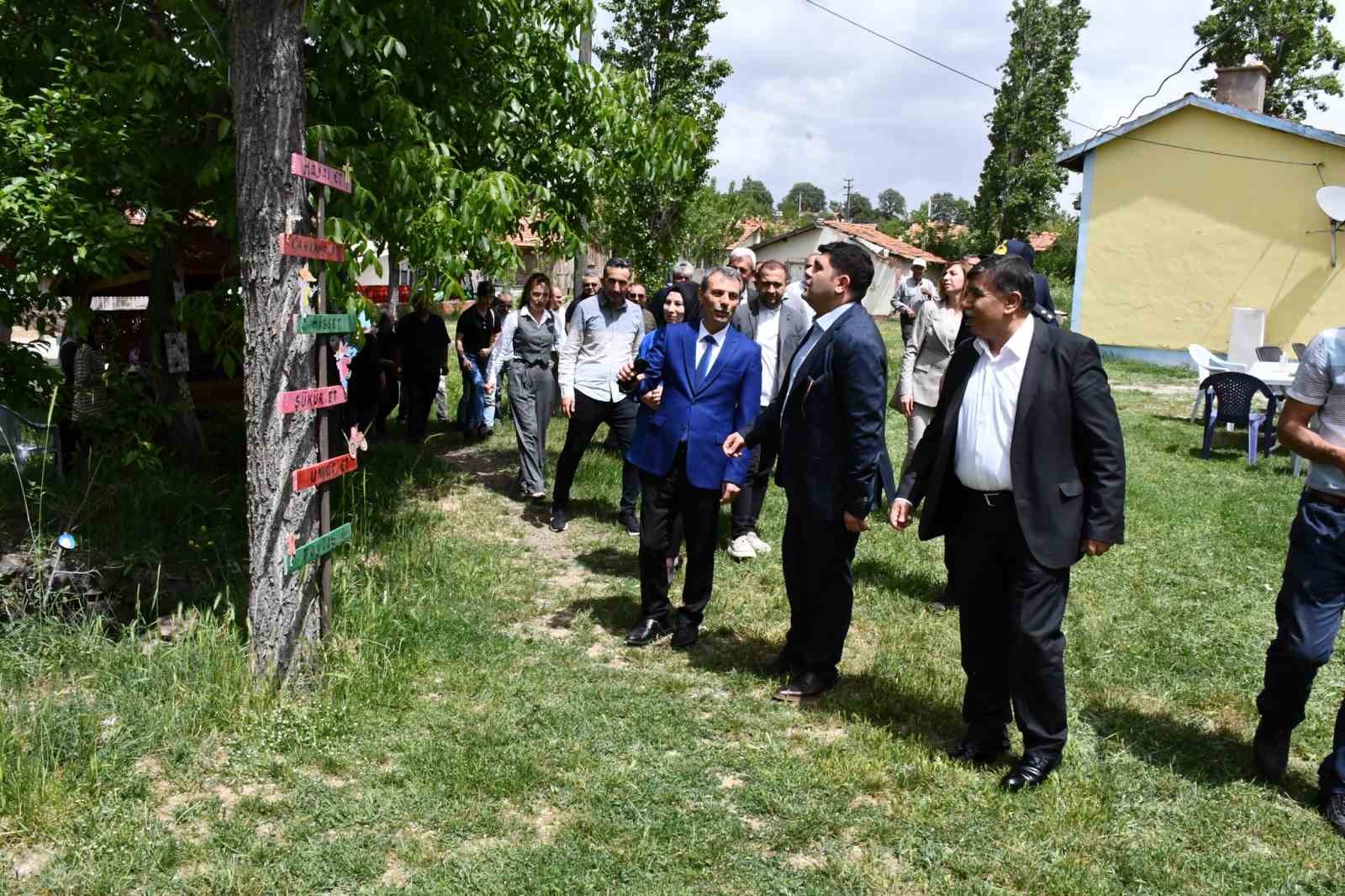 G&ouml;ncek k&ouml;y&uuml; anasınıfı &ouml;ğrencilerinin el işi &uuml;r&uuml;nleri doğayla i&ccedil;i i&ccedil;e sergilendi

