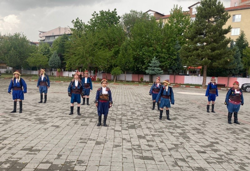 K&uuml;tahya Tavşanlı İstiklal Ortaokulu&rsquo;nda Yardım Standları ve Bahar Şenliği Coşkusu
