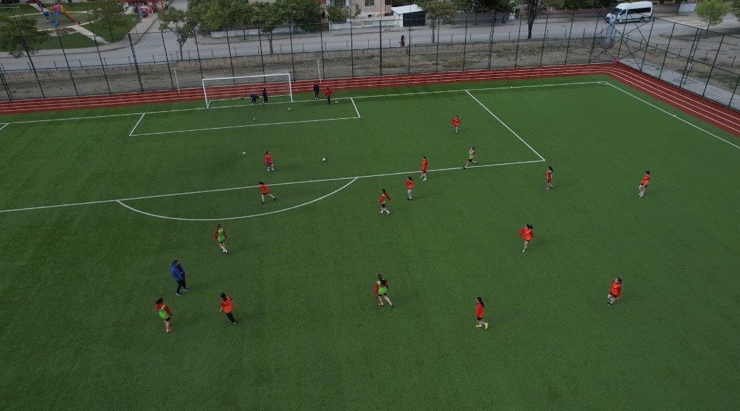 Gençlergücü Kadın Futbol Takımı, önyargıları kırarak kadının gücünü gösterdi
