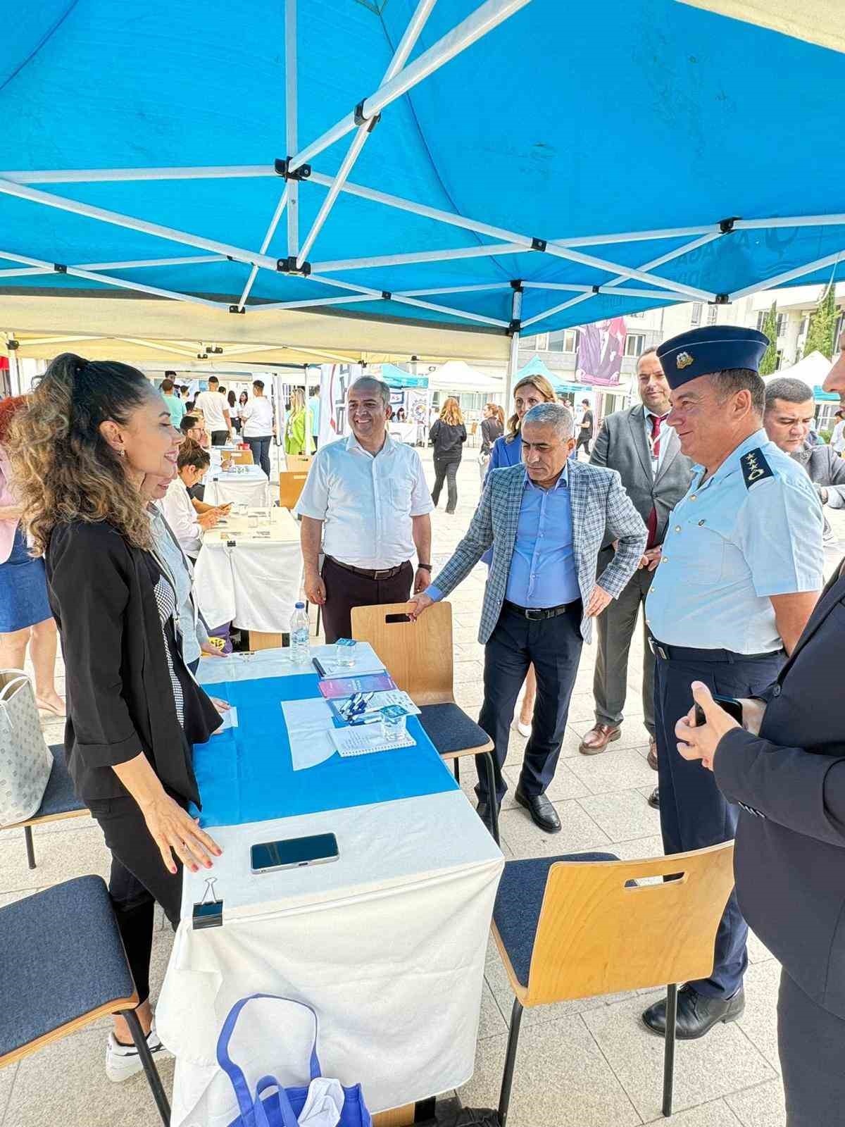 Aliağa Habaş Hamdi Başaran öğrencileri iş dünyasıyla buluşuyor
