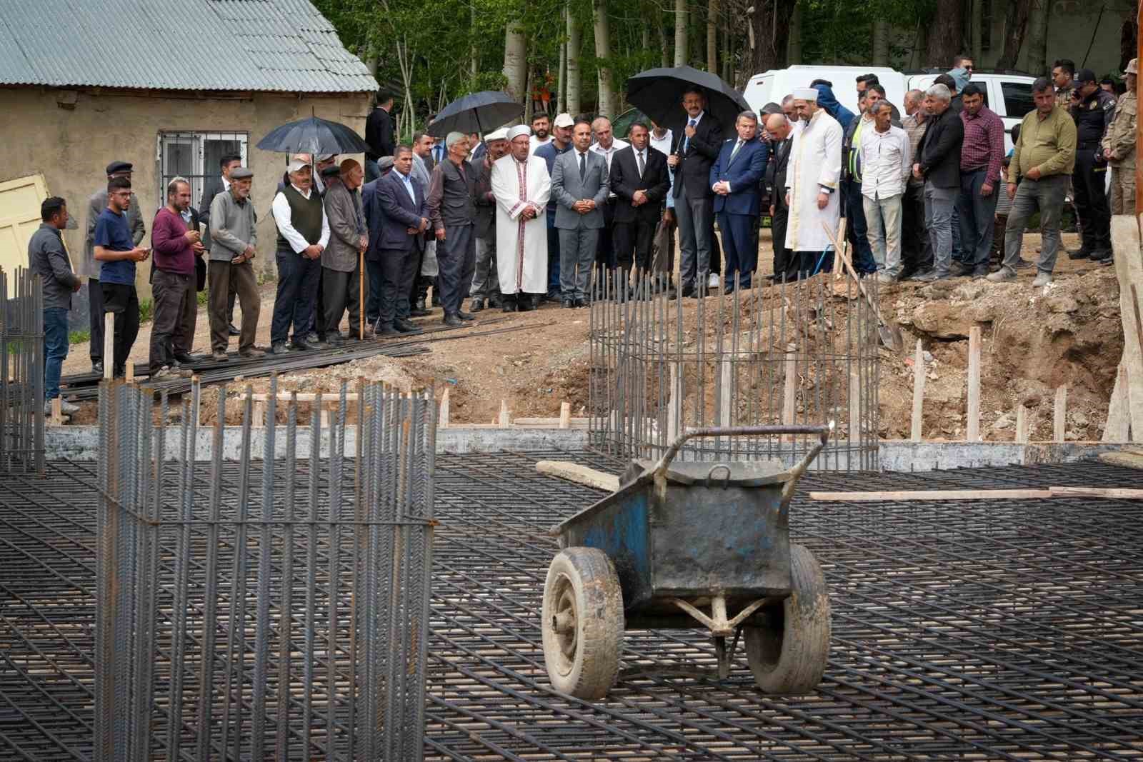 Vali Çelik, Yeşilova Camisi’nin temelini attı