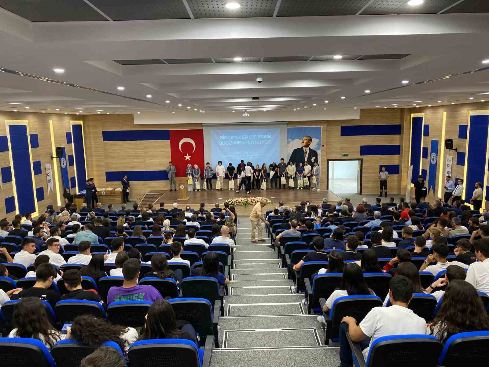 Denizli OSB Teknik Koleji &ouml;ğrencilerinin iş fikirleri t&uuml;m &ouml;d&uuml;lleri topladı
