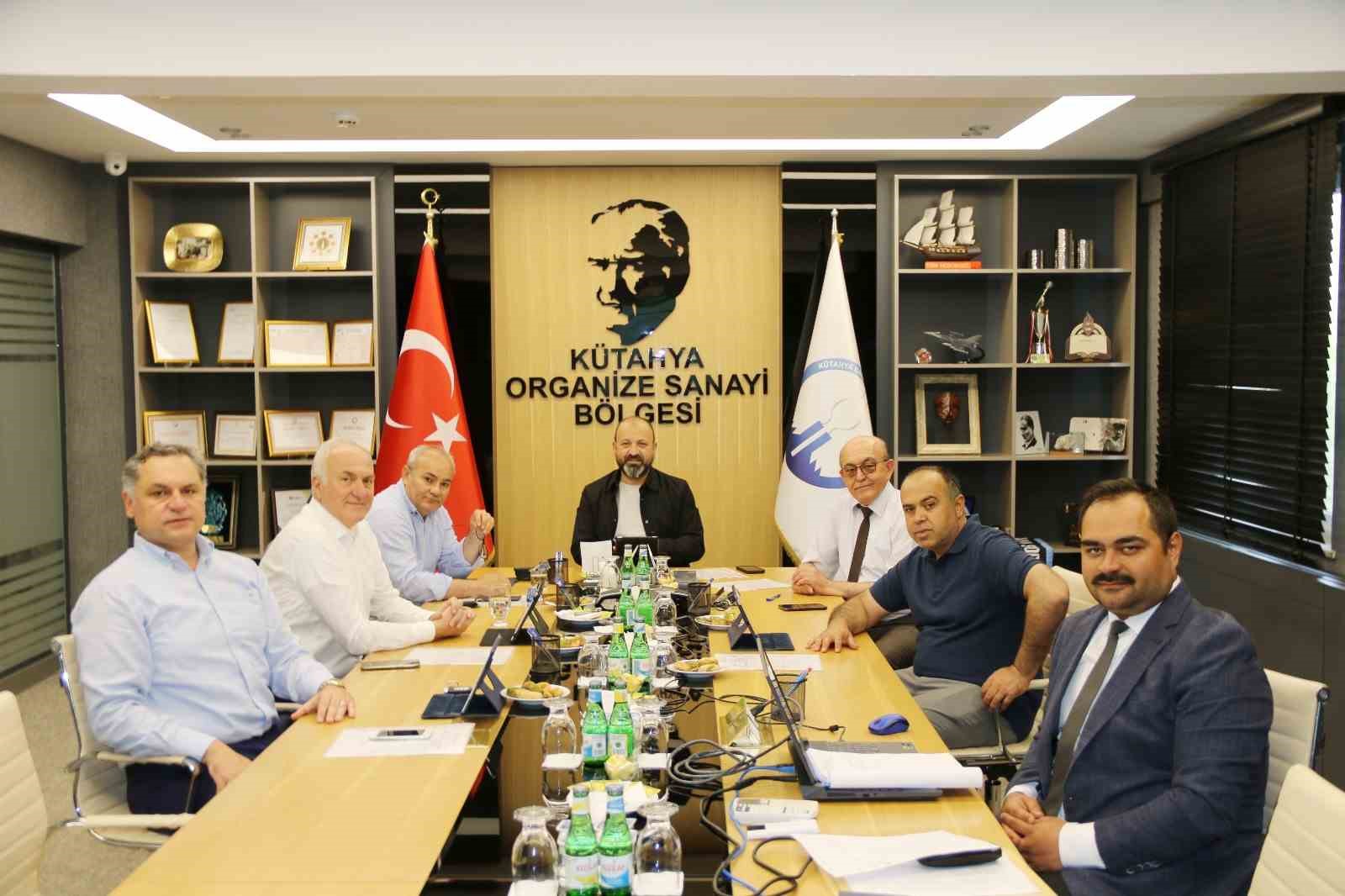 K&uuml;tahya OSB y&ouml;netimi mesleki eğitimin kalitesini yerinde inceledi

