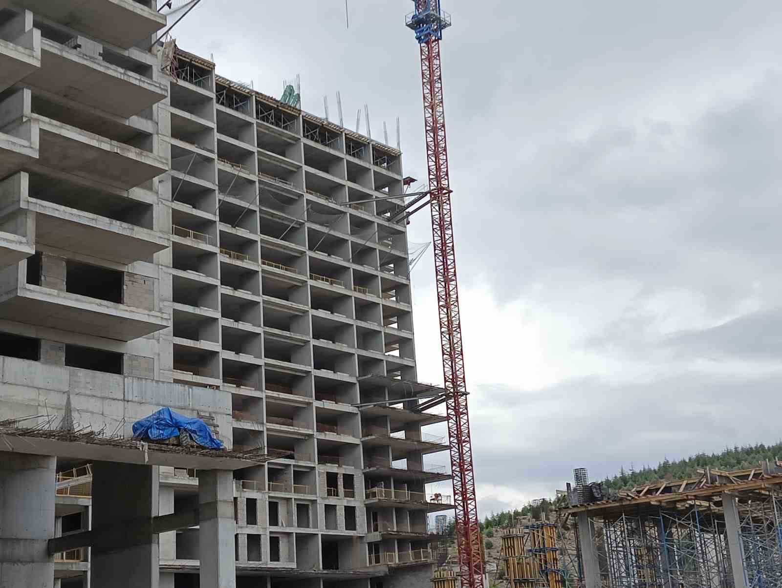 Ankara&rsquo;da 16. kattan d&uuml;şen inşaat iş&ccedil;isi hayatını kaybetti
