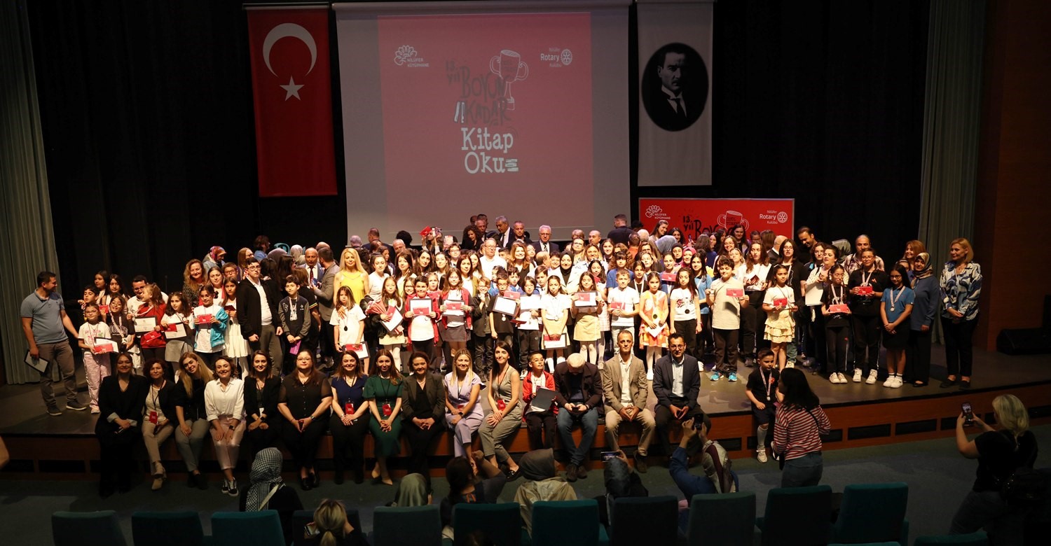 Okuma şampiyonları &ouml;d&uuml;llerini aldı
