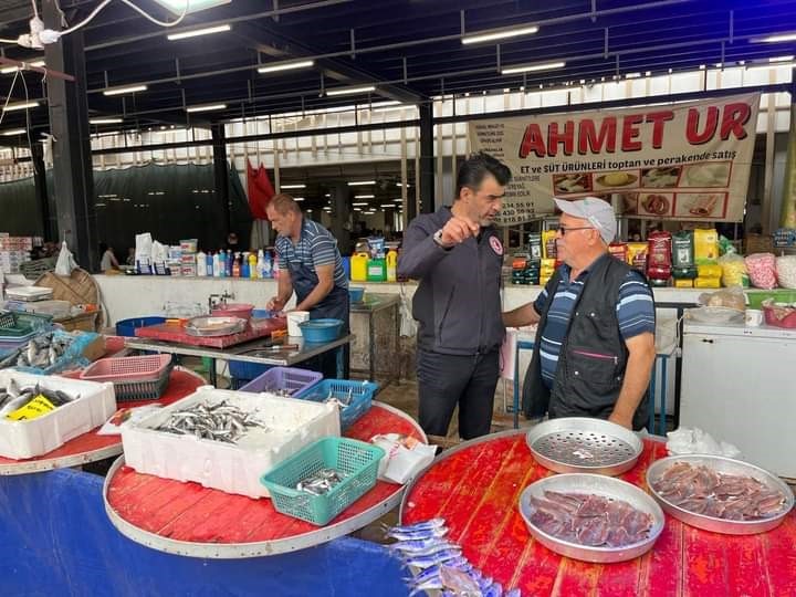 Sarıgöl pazaryerinde balık satıcıları denetimden geçti
