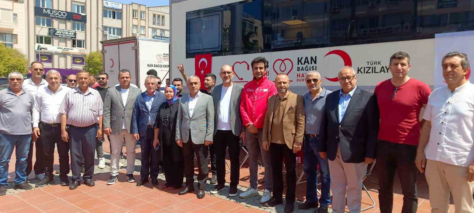 AK Parti Aliağa ve Kızılay’ın düzenlediği kan bağış kampanyasına yoğun ilgi
