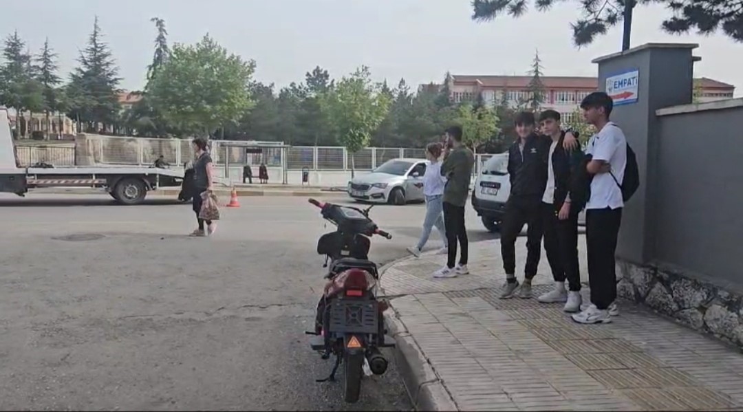 Otomobil ile motosiklet &ccedil;arpıştı: 2 yaralı

