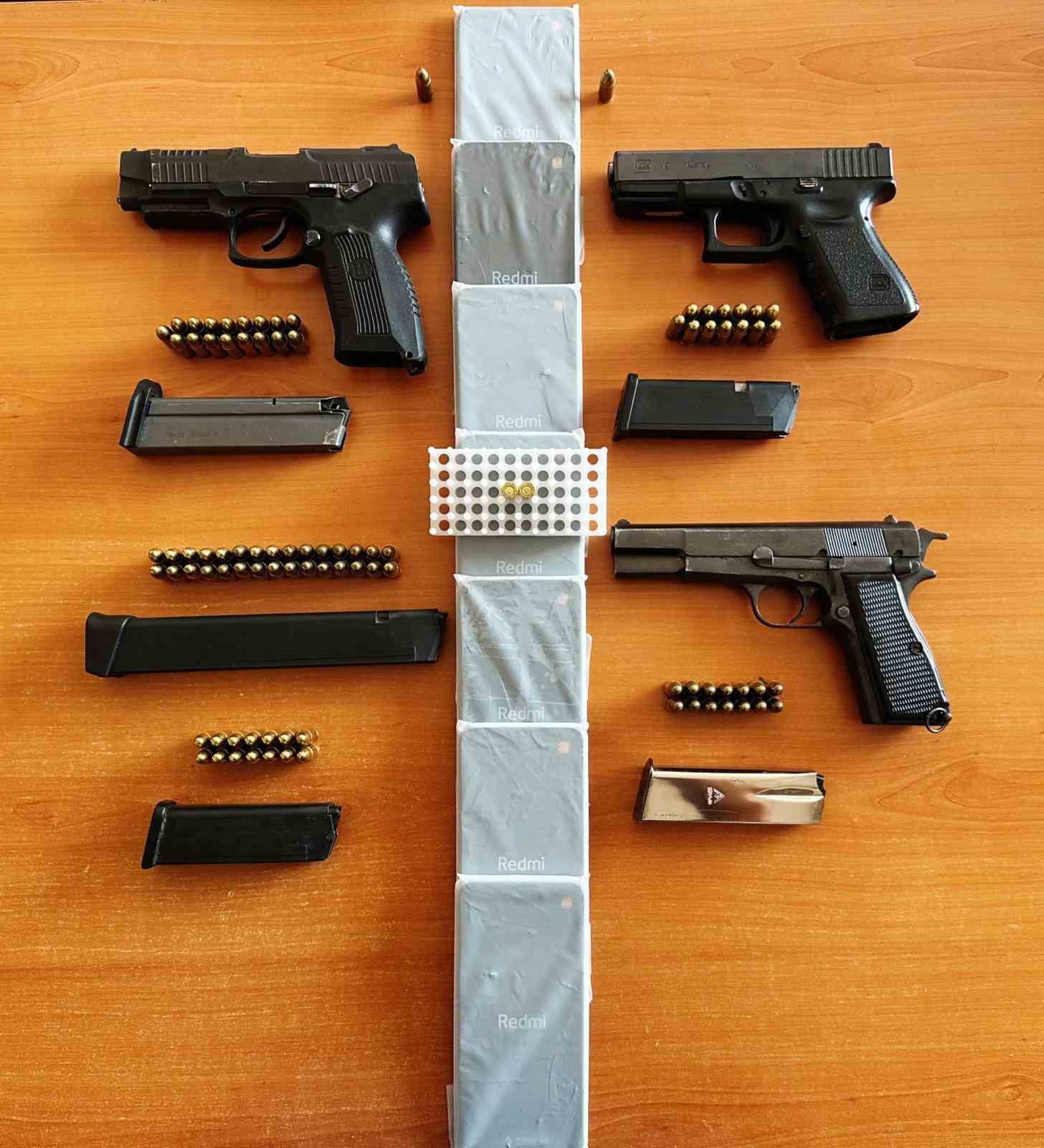 &Ccedil;ukurova polisi 36 silah ele ge&ccedil;irirken 251 su&ccedil;luyu yakaladı
